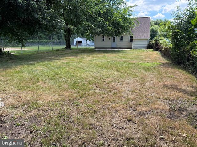 9 E WILLIAMS AVE, Barrington, NJ 08007
