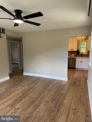 9 E WILLIAMS AVE, Barrington, NJ 08007