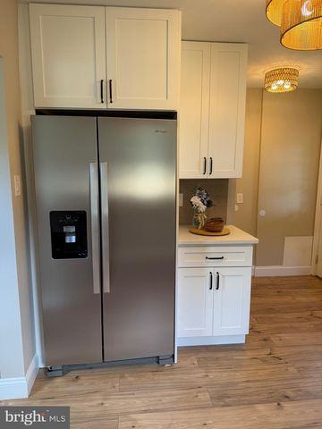 9 E WILLIAMS AVE, Barrington, NJ 08007