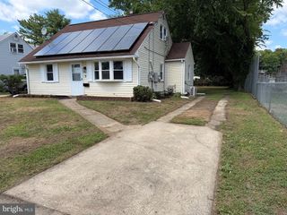 9 E WILLIAMS AVE, Barrington, NJ 08007