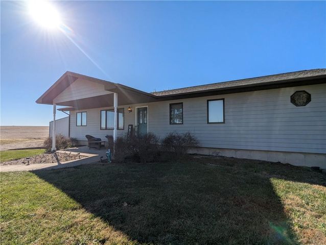 1277 200th Street, Hiawatha, KS 66434