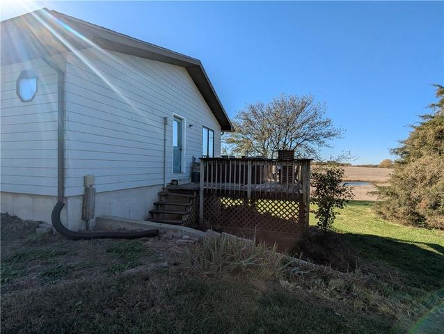 1277 200th Street, Hiawatha, KS 66434