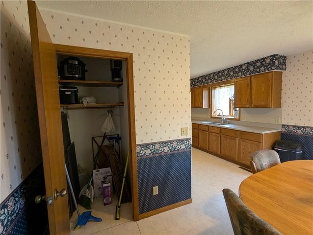 1277 200th Street, Hiawatha, KS 66434