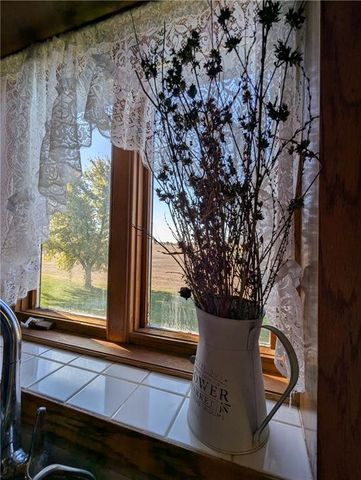 1277 200th Street, Hiawatha, KS 66434