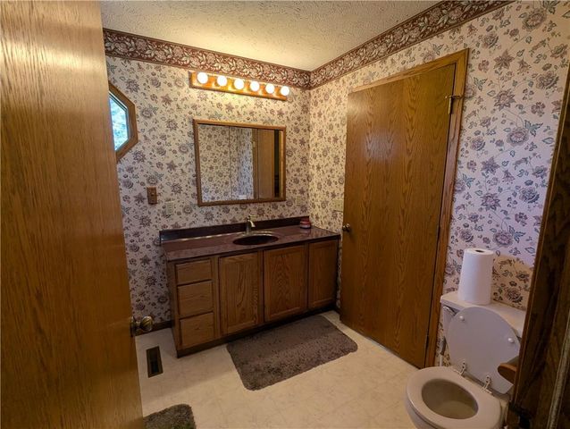 1277 200th Street, Hiawatha, KS 66434