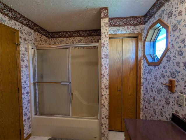 1277 200th Street, Hiawatha, KS 66434