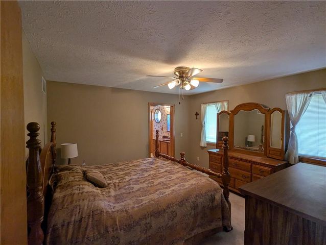 1277 200th Street, Hiawatha, KS 66434