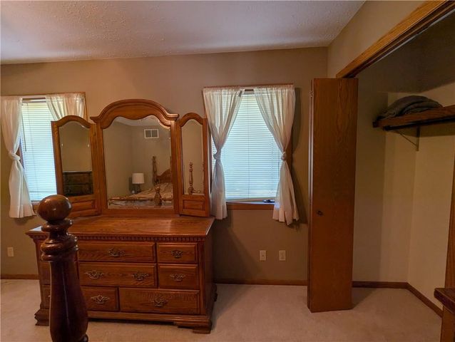 1277 200th Street, Hiawatha, KS 66434