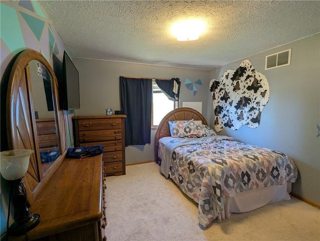 1277 200th Street, Hiawatha, KS 66434