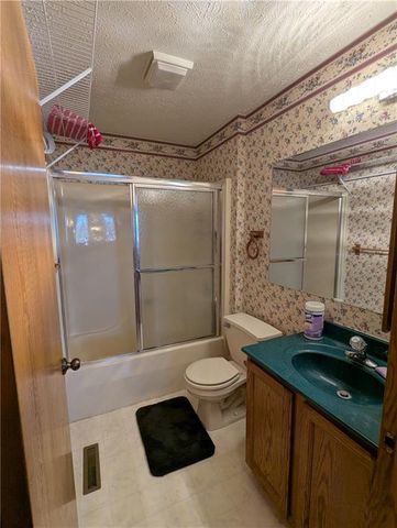 1277 200th Street, Hiawatha, KS 66434