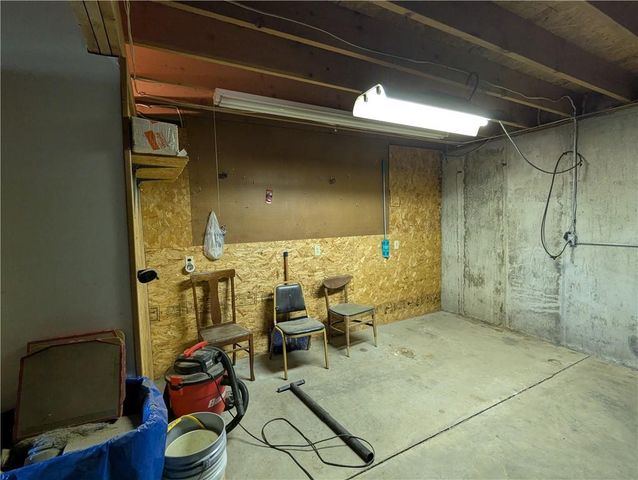 1277 200th Street, Hiawatha, KS 66434