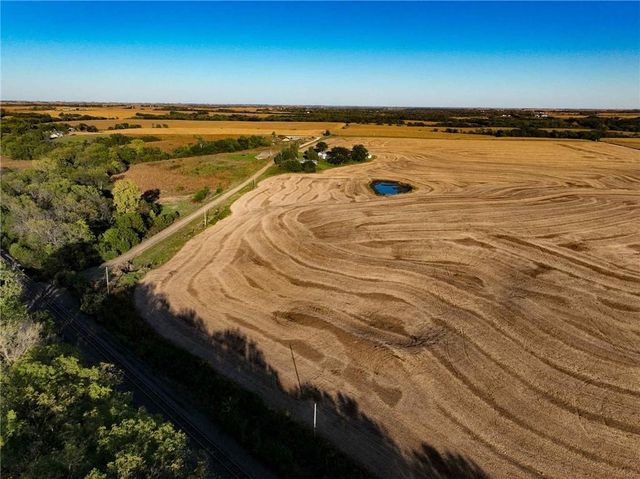 1277 200th Street, Hiawatha, KS 66434