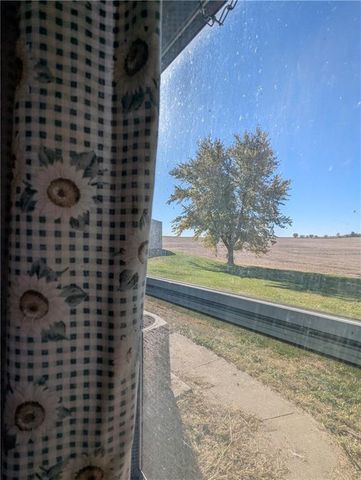 1277 200th Street, Hiawatha, KS 66434