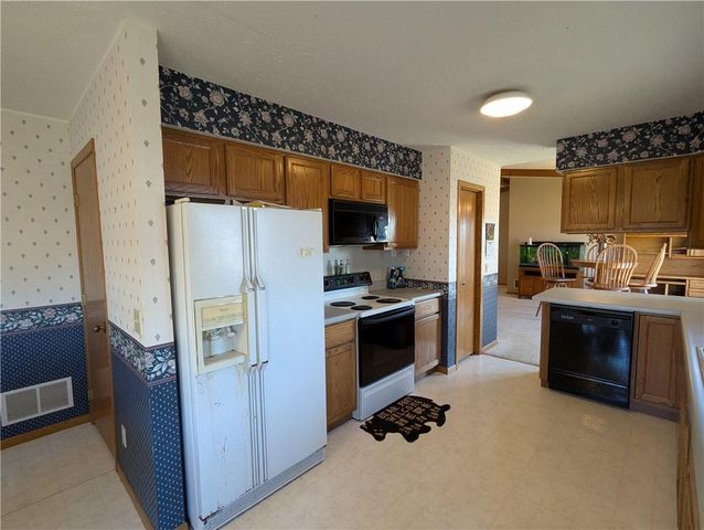 1277 200th Street, Hiawatha, KS 66434