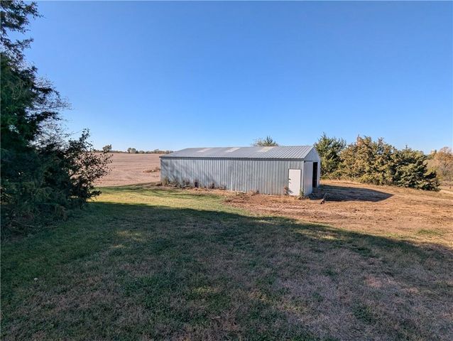 1277 200th Street, Hiawatha, KS 66434