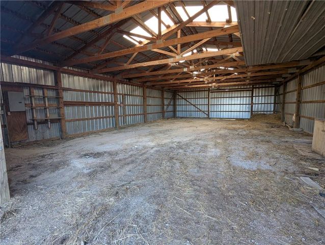 1277 200th Street, Hiawatha, KS 66434