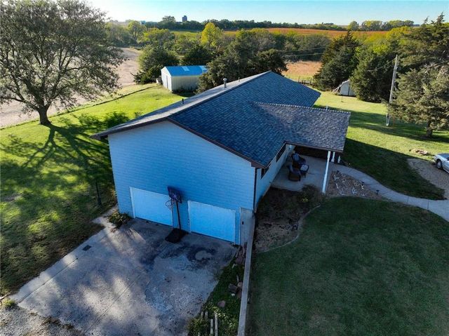 1277 200th Street, Hiawatha, KS 66434