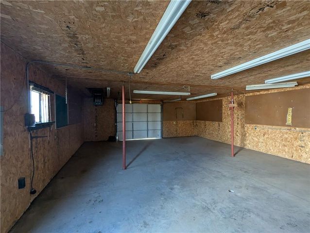 1277 200th Street, Hiawatha, KS 66434