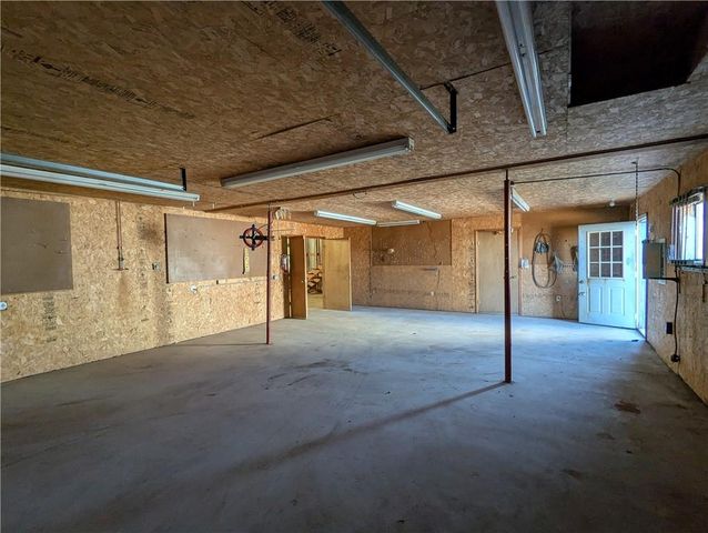 1277 200th Street, Hiawatha, KS 66434