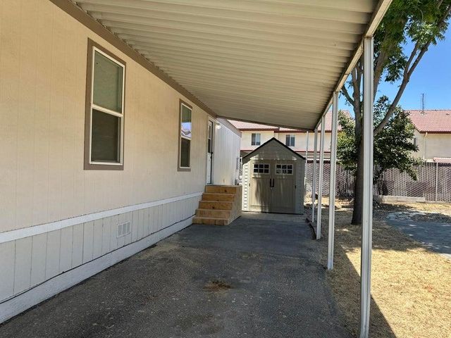 820 S Chinowth # 98, Visalia, CA 93277