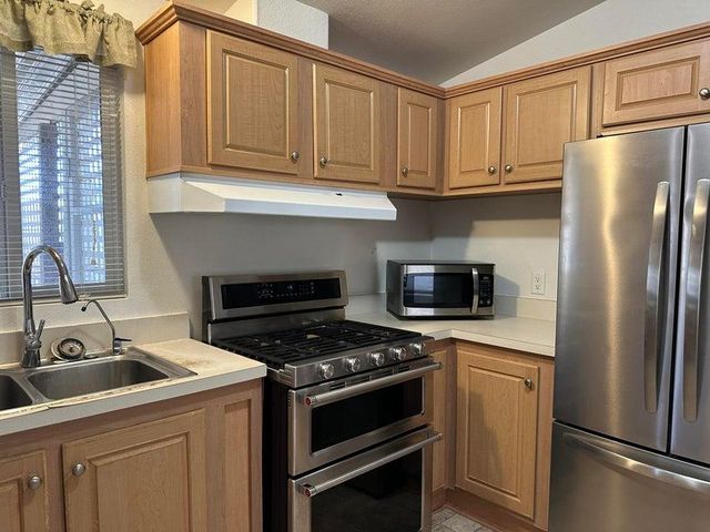 820 S Chinowth # 98, Visalia, CA 93277