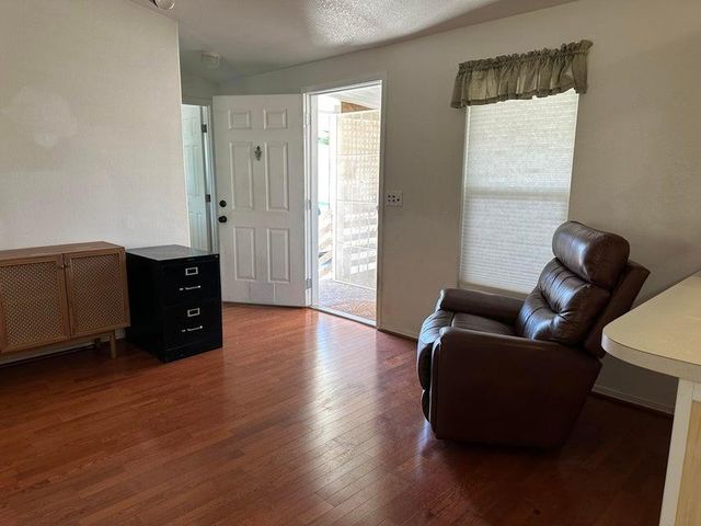 820 S Chinowth # 98, Visalia, CA 93277