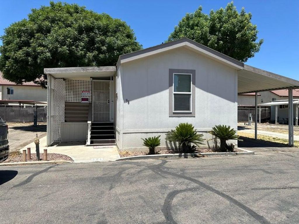 820 S Chinowth # 98, Visalia, CA 93277