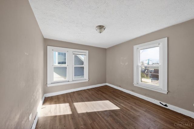 4340 W Eighth Street, Cincinnati, OH 45205