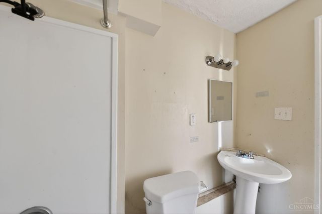 4340 W Eighth Street, Cincinnati, OH 45205