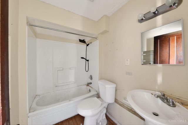 4340 W Eighth Street, Cincinnati, OH 45205