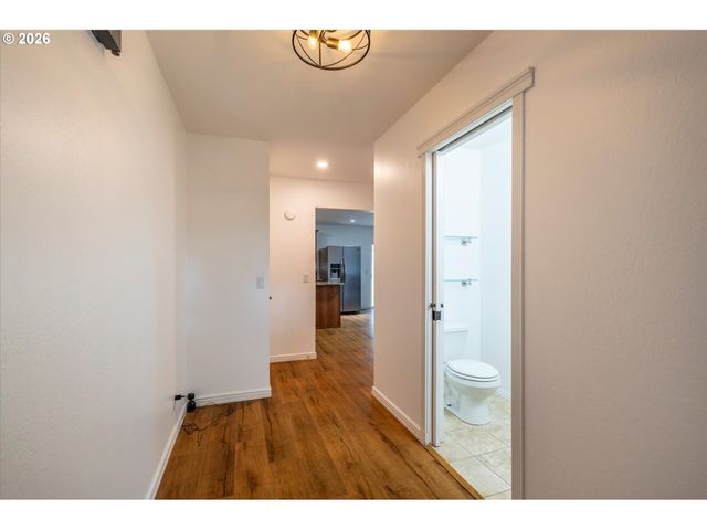 1057 4th St Se, Bandon, OR 97411