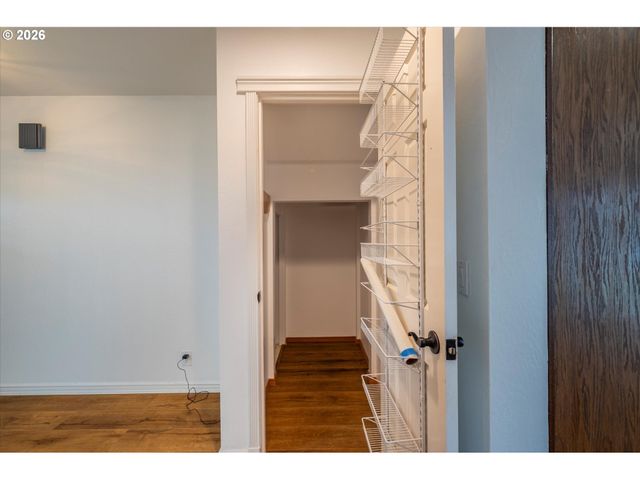 1057 4th St Se, Bandon, OR 97411