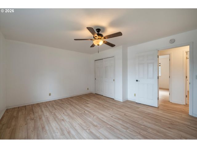 1057 4th St Se, Bandon, OR 97411