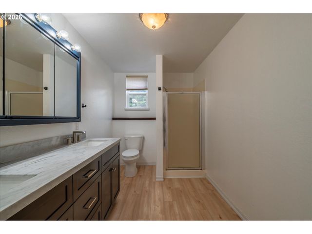 1057 4th St Se, Bandon, OR 97411