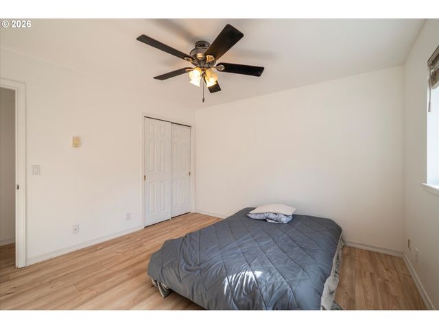 1057 4th St Se, Bandon, OR 97411