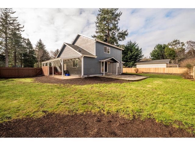 1057 4th St Se, Bandon, OR 97411