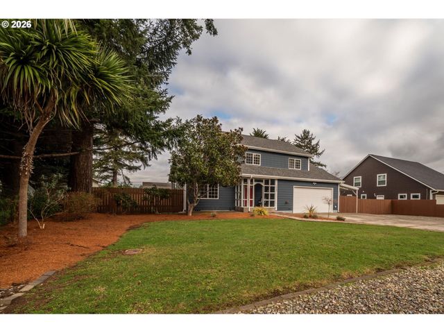 1057 4th St Se, Bandon, OR 97411