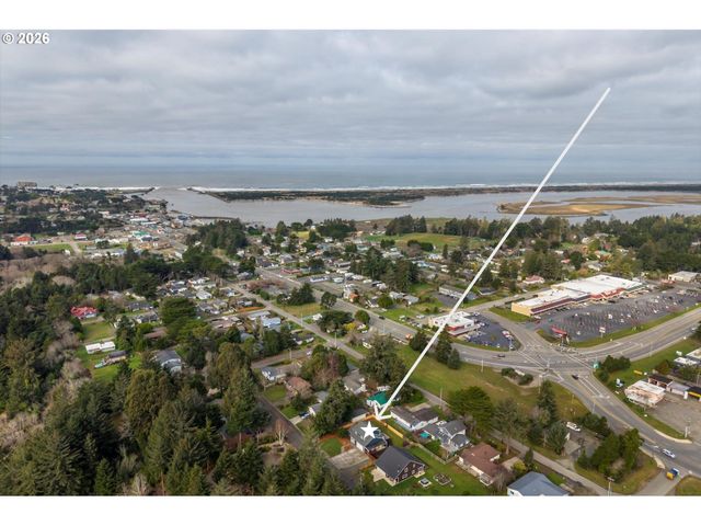 1057 4th St Se, Bandon, OR 97411