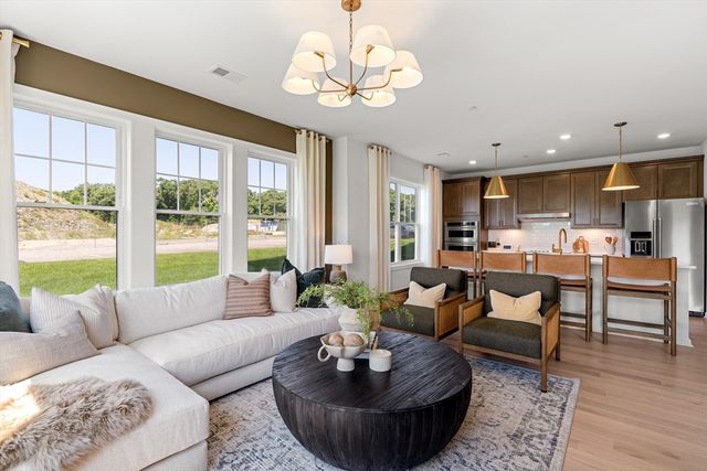 5 Peters Farm Way 207, Westborough, MA 01581