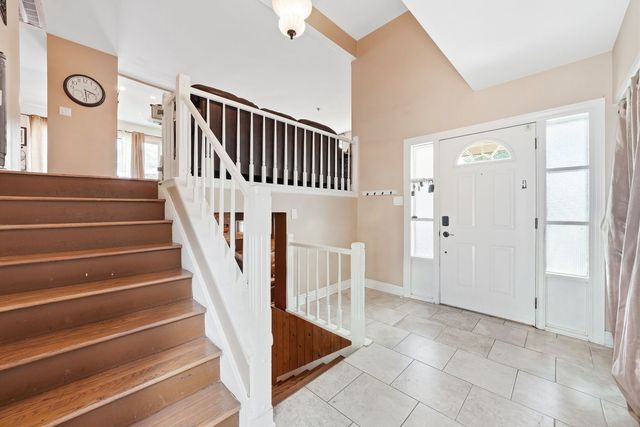 1255 Briarcliffe Boulevard, Wheaton, IL 60189
