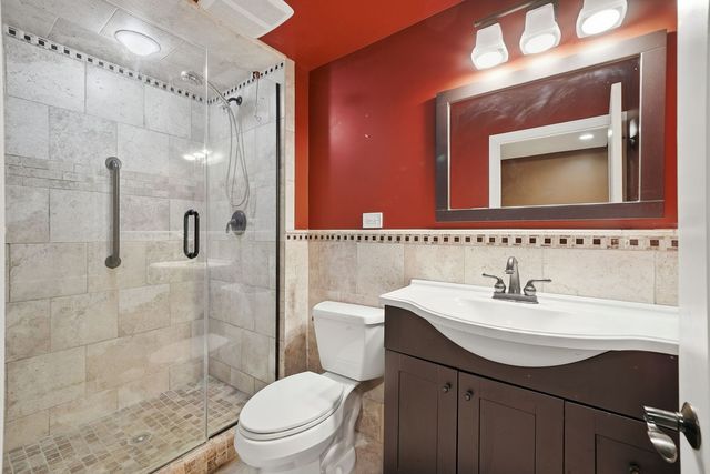 1255 Briarcliffe Boulevard, Wheaton, IL 60189