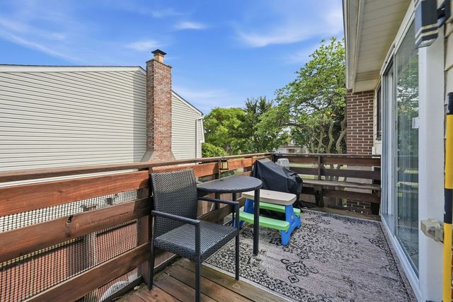 1255 Briarcliffe Boulevard, Wheaton, IL 60189