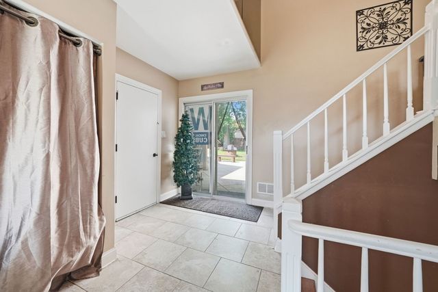 1255 Briarcliffe Boulevard, Wheaton, IL 60189