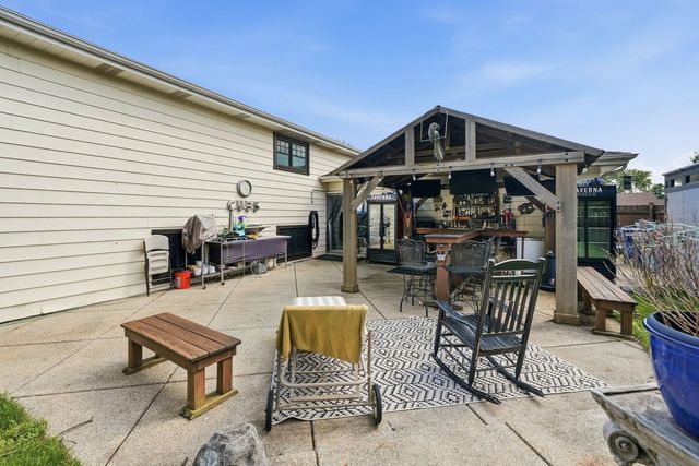 1255 Briarcliffe Boulevard, Wheaton, IL 60189
