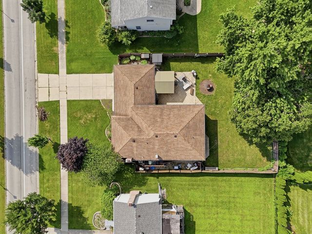 1255 Briarcliffe Boulevard, Wheaton, IL 60189