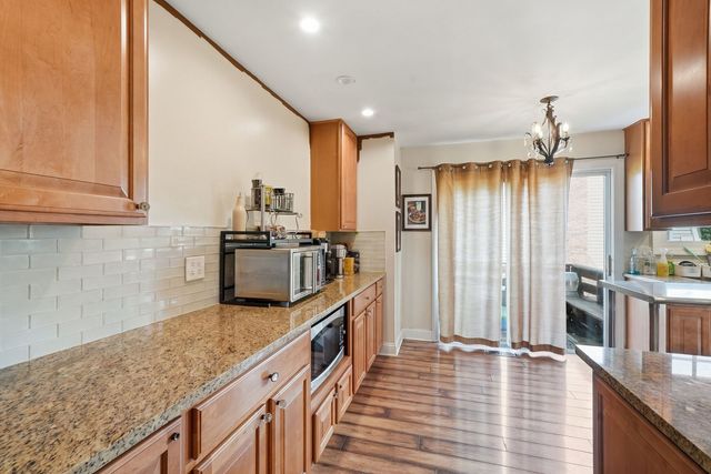 1255 Briarcliffe Boulevard, Wheaton, IL 60189