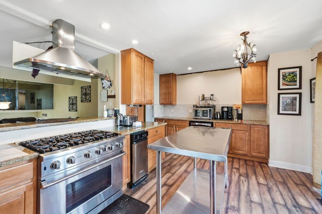 1255 Briarcliffe Boulevard, Wheaton, IL 60189