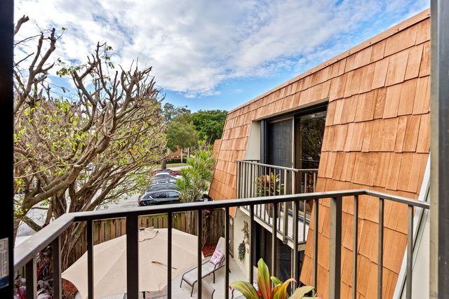 749 Buttonwood Lane, Boynton Beach, FL 33436