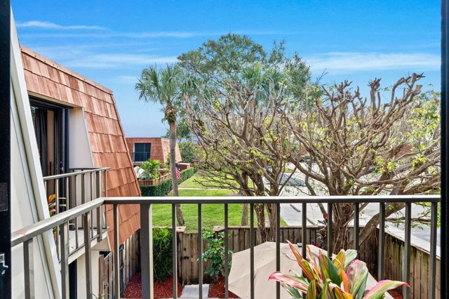 749 Buttonwood Lane, Boynton Beach, FL 33436