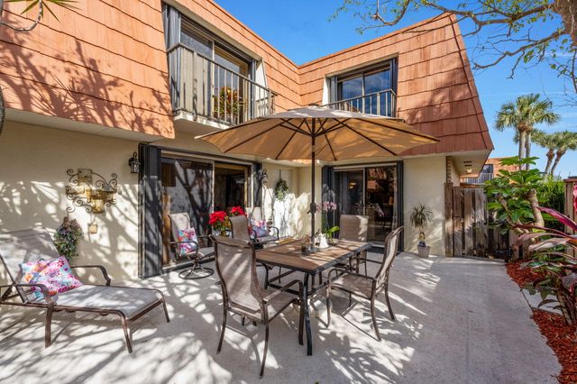 749 Buttonwood Lane, Boynton Beach, FL 33436